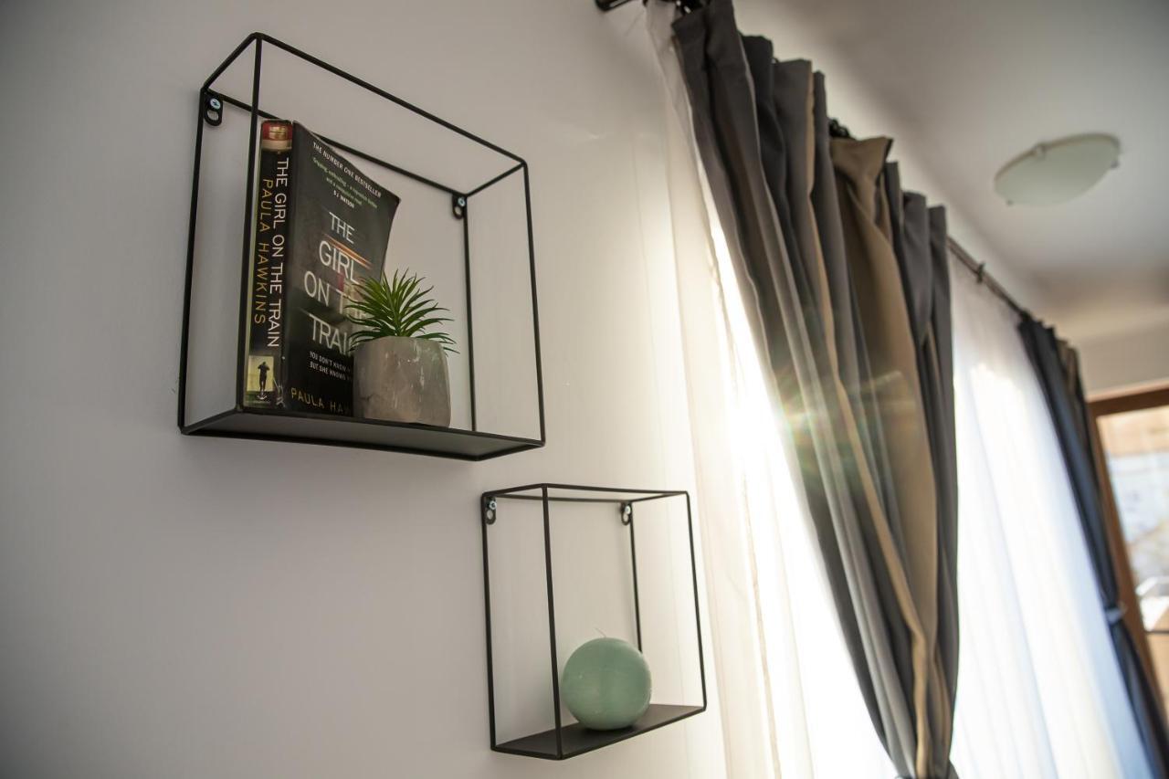 Apartament Tatu Bar&Grill Otopeni Ngoại thất bức ảnh