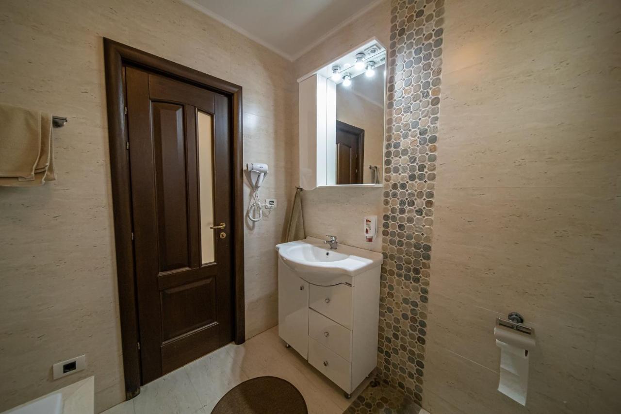 Apartament Tatu Bar&Grill Otopeni Ngoại thất bức ảnh