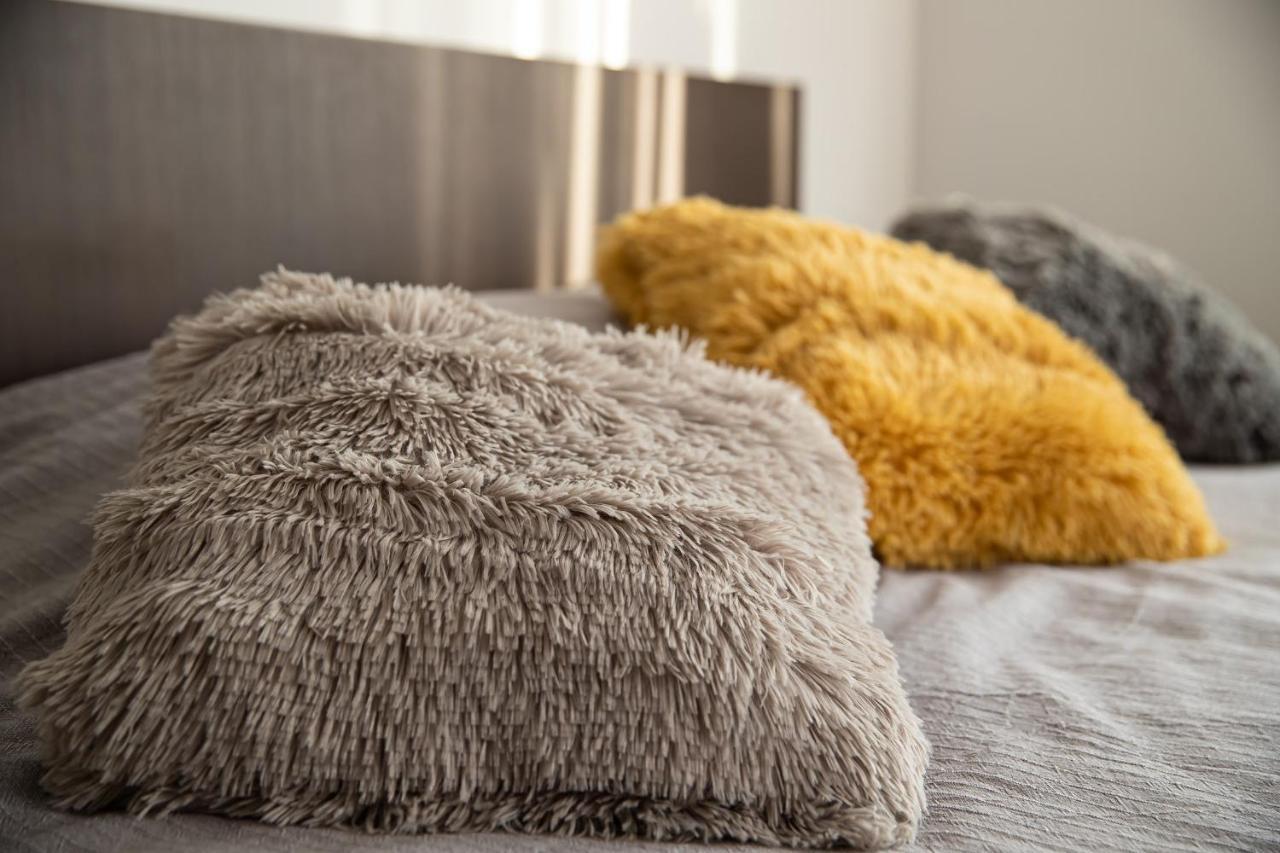 Apartament Tatu Bar&Grill Otopeni Ngoại thất bức ảnh