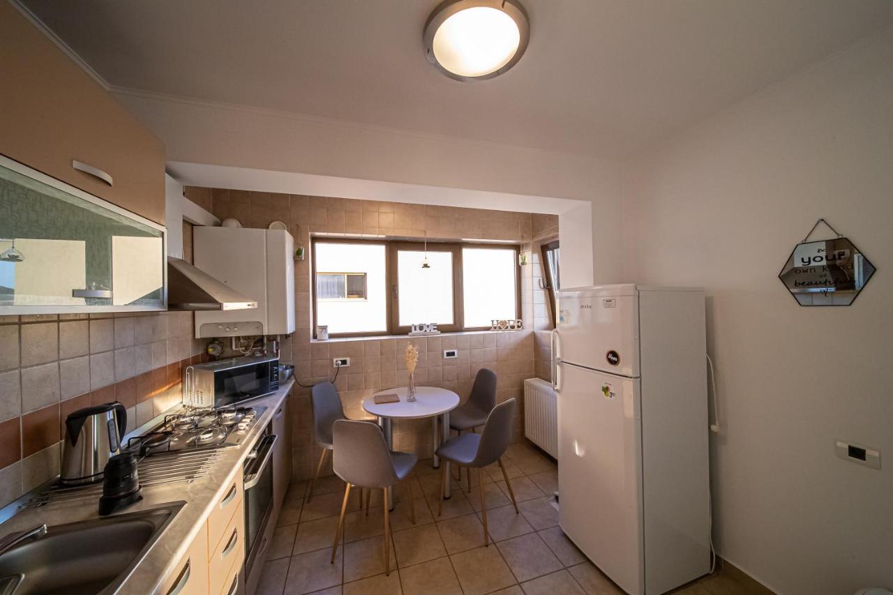 Apartament Tatu Bar&Grill Otopeni Ngoại thất bức ảnh