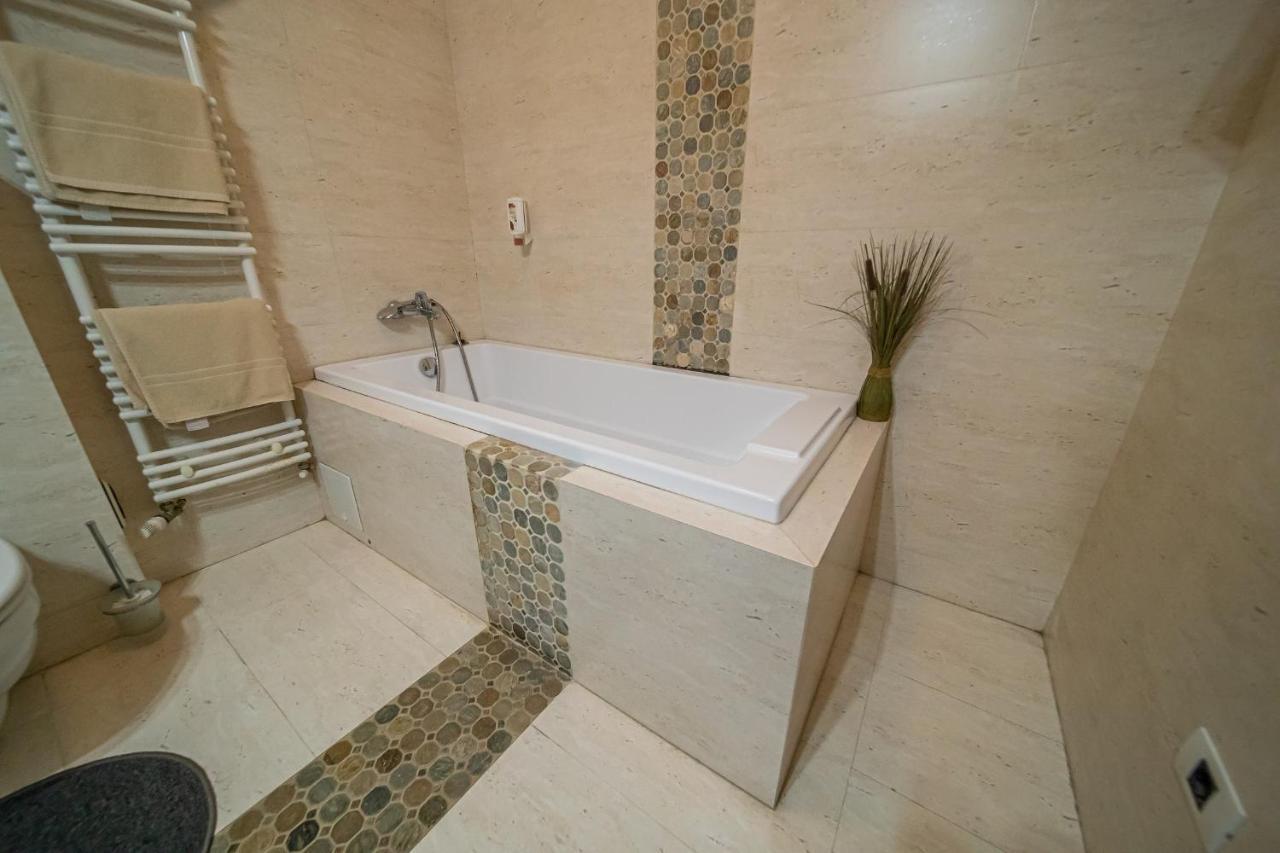 Apartament Tatu Bar&Grill Otopeni Ngoại thất bức ảnh