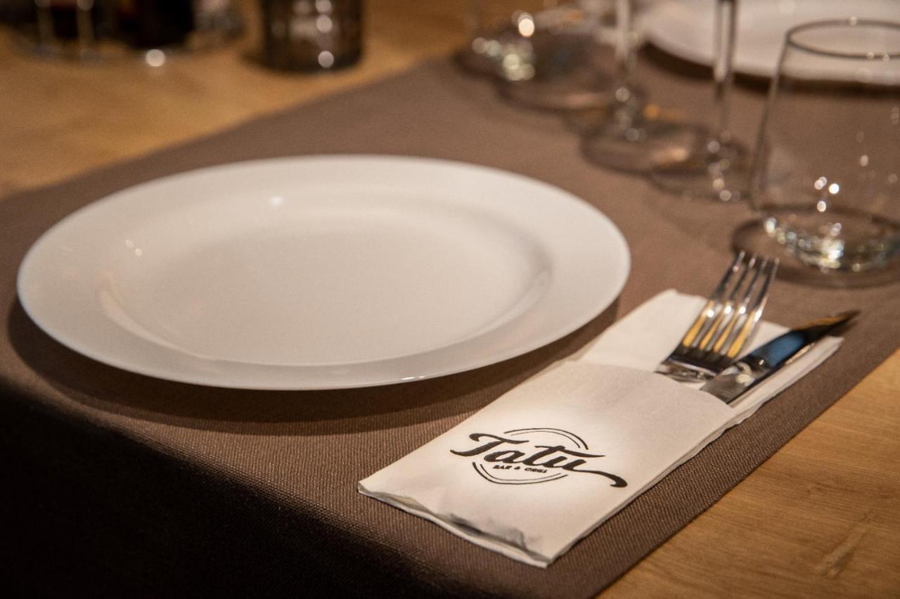 Apartament Tatu Bar&Grill Otopeni Ngoại thất bức ảnh