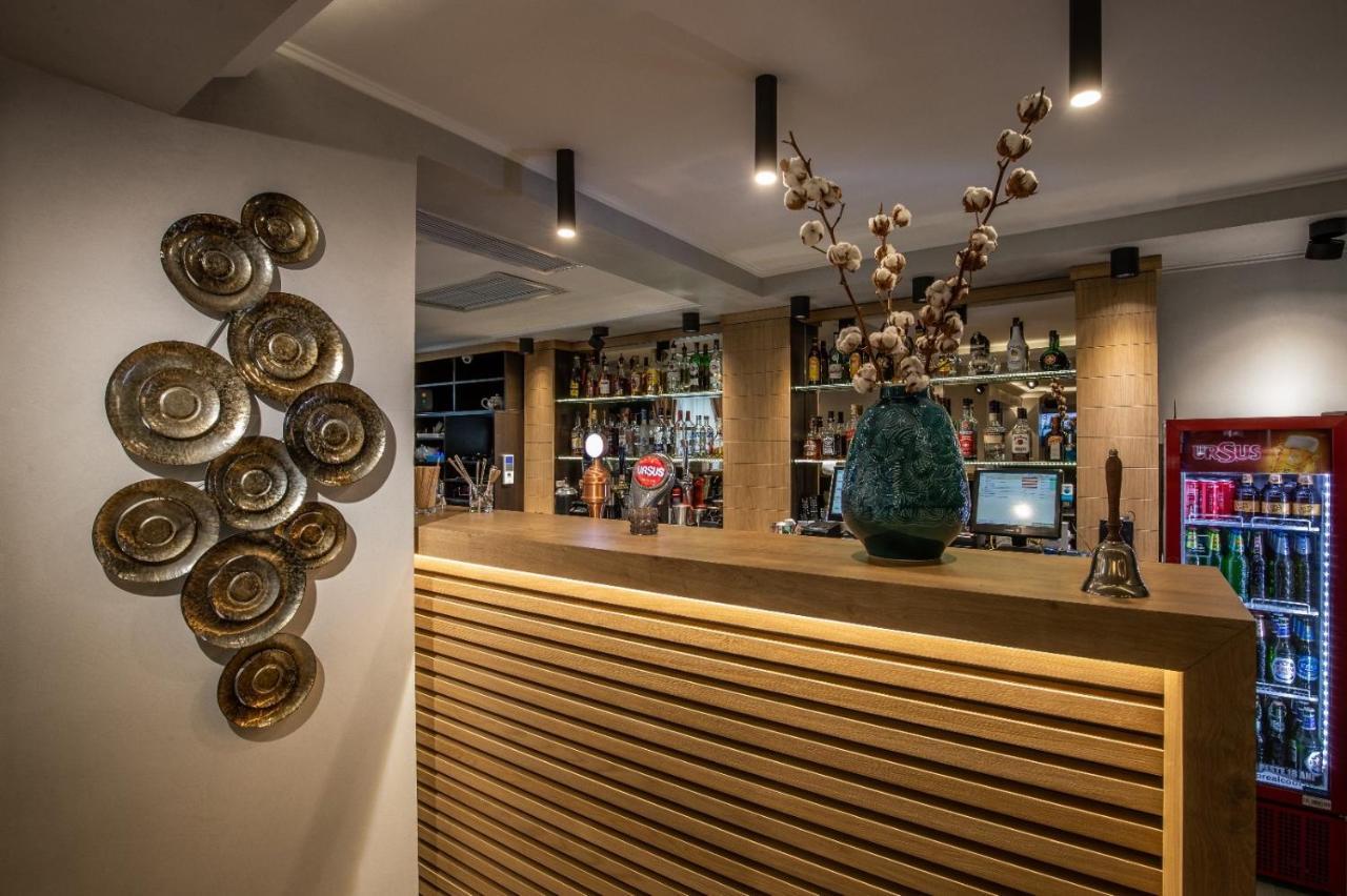 Apartament Tatu Bar&Grill Otopeni Ngoại thất bức ảnh